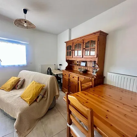 Cosy Perpi Gare Apartment *